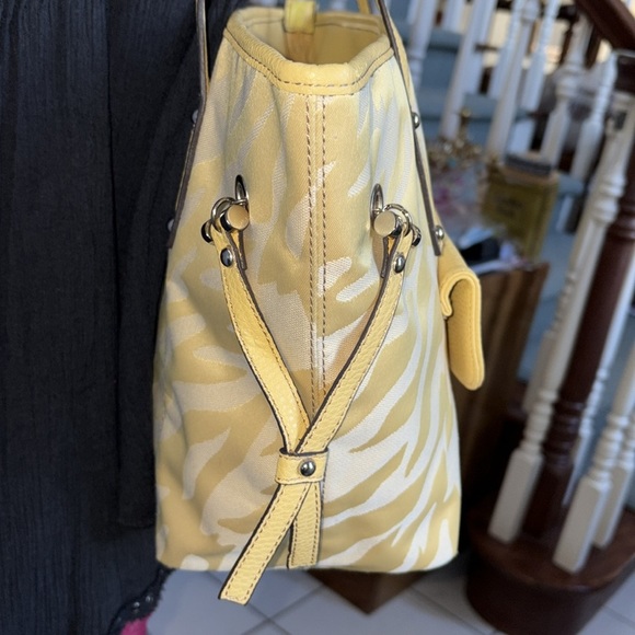 Anne Klein shoulder bag small tote zebra pattern fabric yellow/yellow trim NWOT - Picture 5 of 17